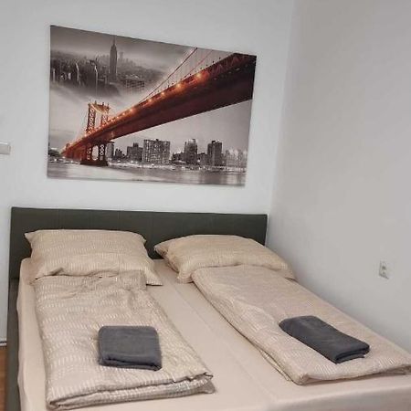 Premier Triple Room Mz Виена Екстериор снимка
