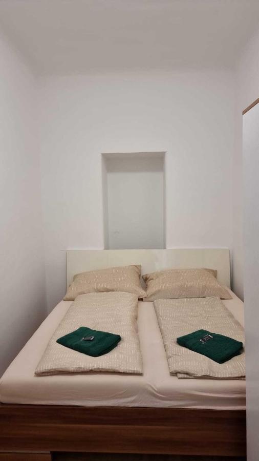 Premier Triple Room Mz Виена Екстериор снимка