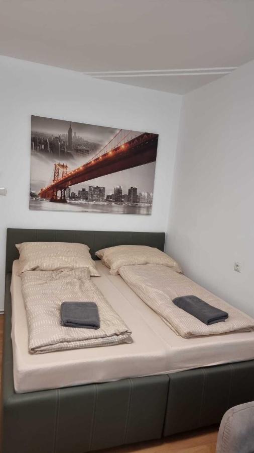Premier Triple Room Mz Виена Екстериор снимка