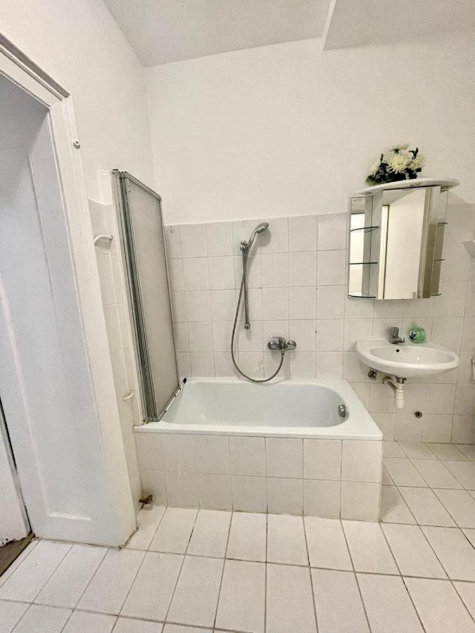 Premier Triple Room Mz Виена Екстериор снимка